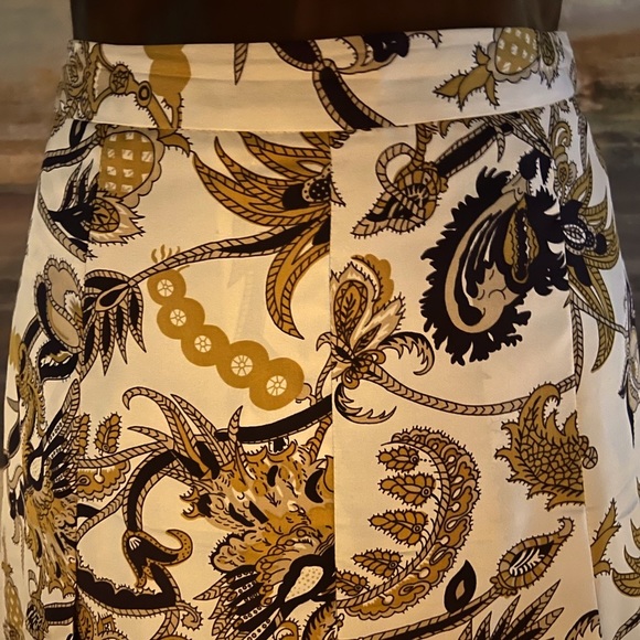 Old Navy Silk Pleated Skirt - Picture 7 of 14